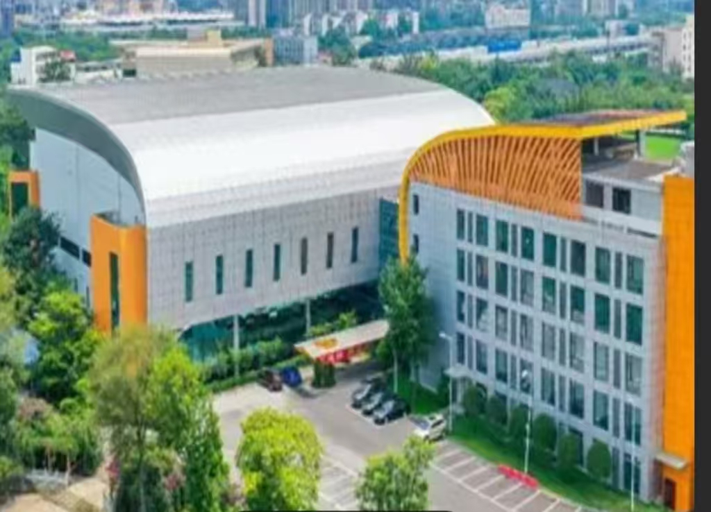 �ɶ��������ص�ƹ�����˶�ѧУ������